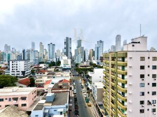 Apartamento 4 Dormitórios à Venda no Centro de Balneário Camboriú – 2 Suítes e Sacada com Churrasqueira