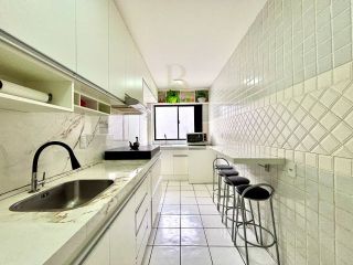 Apartamento 4 Dormitórios à Venda no Centro de Balneário Camboriú – 2 Suítes e Sacada com Churrasqueira