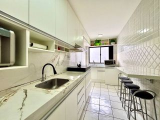 Apartamento 4 Dormitórios à Venda no Centro de Balneário Camboriú – 2 Suítes e Sacada com Churrasqueira