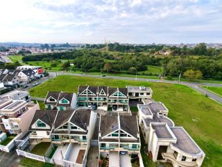 Sobrado Triplex 3 Quartos (2 Suítes) à Venda no Atuba, Curitiba - 146m² com Churrasqueira e Ático