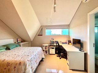 Sobrado Triplex 3 Quartos (2 Suítes) à Venda no Atuba, Curitiba - 146m² com Churrasqueira e Ático