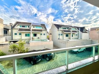 Sobrado Triplex 3 Quartos (2 Suítes) à Venda no Atuba, Curitiba - 146m² com Churrasqueira e Ático