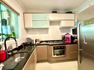 Sobrado Triplex 3 Quartos (2 Suítes) à Venda no Atuba, Curitiba - 146m² com Churrasqueira e Ático