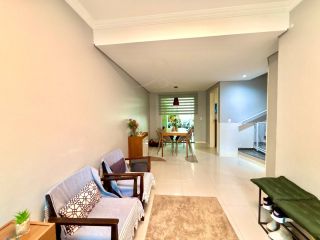 Sobrado Triplex 3 Quartos (2 Suítes) à Venda no Atuba, Curitiba - 146m² com Churrasqueira e Ático