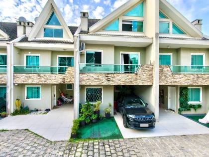 Sobrado Triplex 3 Quartos (2 Suítes) à Venda no Atuba, Curitiba - 146m² com Churrasqueira e Ático