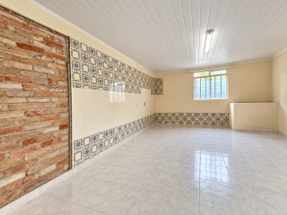 Casa térrea à venda em Curitiba com 3 quartos, 4 vagas e terreno de 420 m²