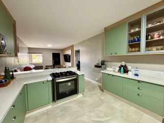 Casa térrea à venda em Curitiba com 3 quartos, 4 vagas e terreno de 420 m²