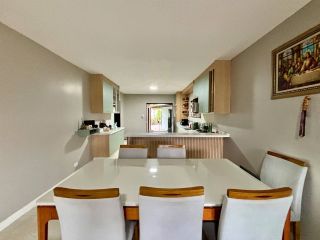 Casa térrea à venda em Curitiba com 3 quartos, 4 vagas e terreno de 420 m²