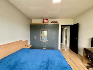 Casa térrea à venda em Curitiba com 3 quartos, 4 vagas e terreno de 420 m²