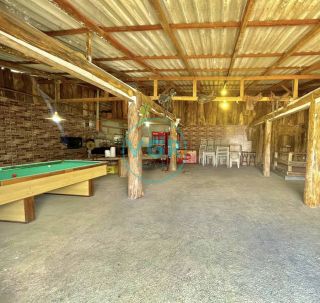 Chácara com 4 piscinas, utilizada para realização de eventos.