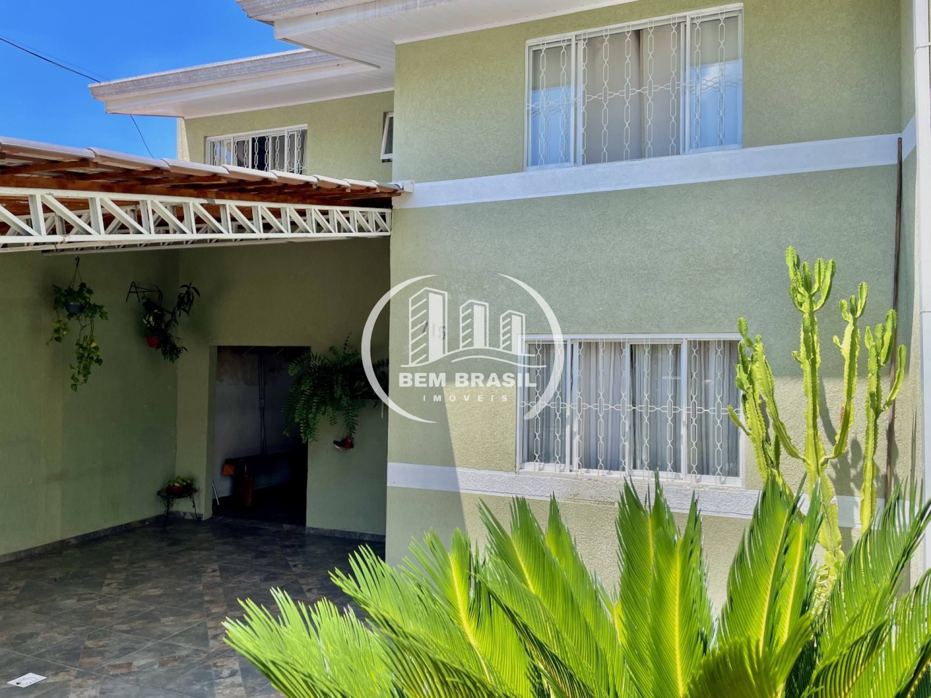 Sobrado 3 Dormitórios à Venda no Cajuru, Curitiba - Aceita Permuta -