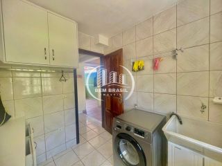 Duas Casas (Sobrado e Casa Térrea) em Terreno Amplo no Guarani, Colombo - Espaço, Conforto e Potencial!