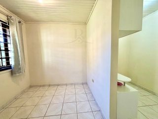 DUAS RESIDÊNCIAS EM UM AMPLO TERRENO DE 481m² NO BAIRRO GUARANI EM COLOMBO