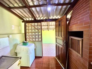 DUAS RESIDÊNCIAS EM UM AMPLO TERRENO DE 481m² NO BAIRRO GUARANI EM COLOMBO
