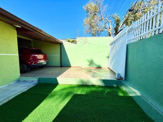 DUAS RESIDÊNCIAS EM UM AMPLO TERRENO DE 481m² NO BAIRRO GUARANI EM COLOMBO