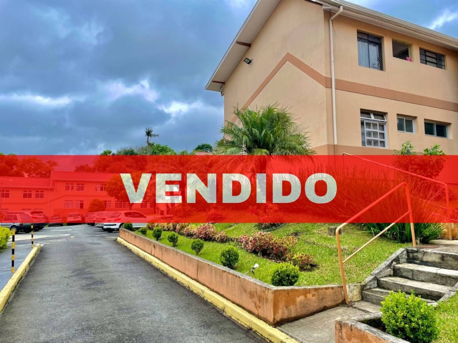 VENDE APARTAMENTO TÉRREO COM 3 DORMITÓRIOS NO CAMPO CUMPRIDO
