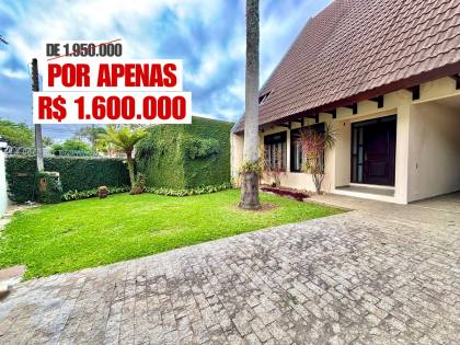 Casa de Alto Padrão com Suíte Master, Hidro e Espaço Gourmet nas Mercês, Curitiba