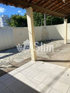 Casa em rua Pública no bairro Aruana