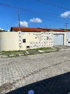 Casa em rua Pública no bairro Aruana