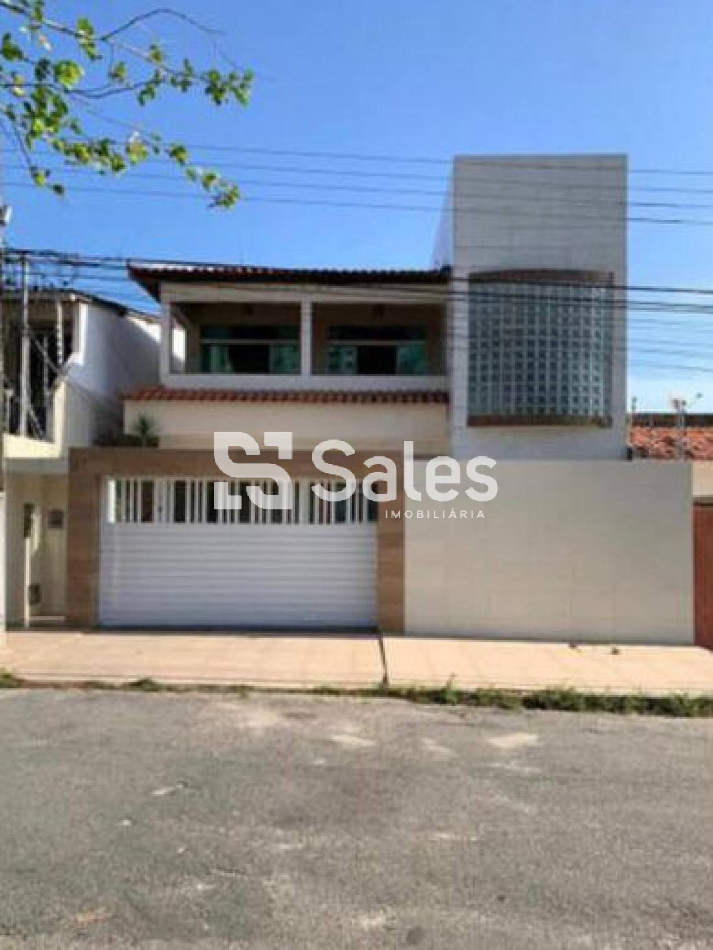 CASA COM 6 QUARTOS EM RUA PUBLICA NO SOL NASCENTE