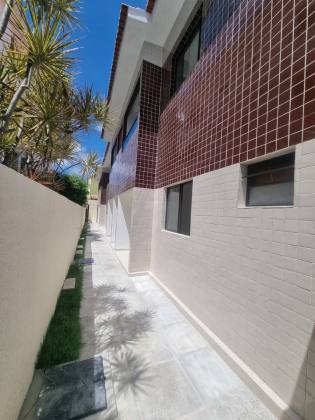 Casas Frente Rua com Garagens Individuais e com 3 Quartos Sendo 1 Suíte