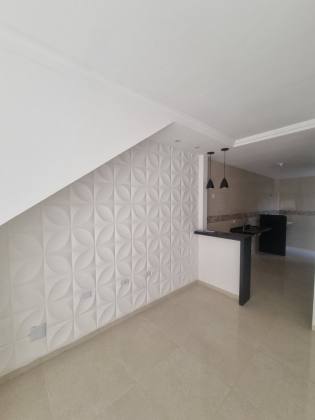 Casas Frente Rua com Garagens Individuais e com 3 Quartos Sendo 1 Suíte