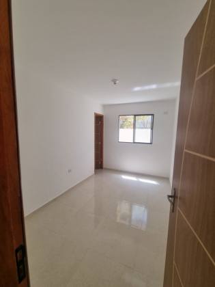 Casas Frente Rua com Garagens Individuais e com 3 Quartos Sendo 1 Suíte
