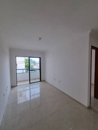 Casas Frente Rua com Garagens Individuais e com 3 Quartos Sendo 1 Suíte
