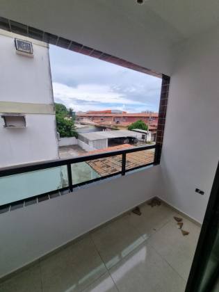 Casas Frente Rua com Garagens Individuais e com 3 Quartos Sendo 1 Suíte