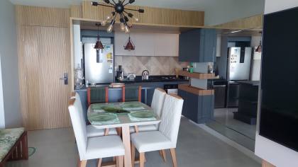 Apartamento de 3 Quartos com Suíte e Varanda a Beira Mar