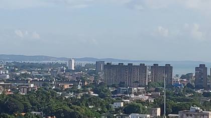 Apartamento de 3 Quartos com Suíte e Varanda a Beira Mar