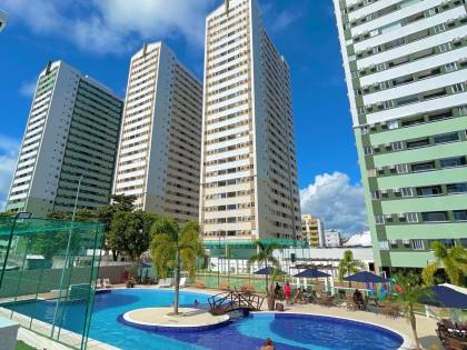 Apartamento de 3 Quartos com Suíte e Varanda a Beira Mar