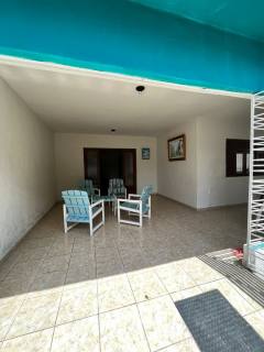 Casa com amplo terreno em Olinda