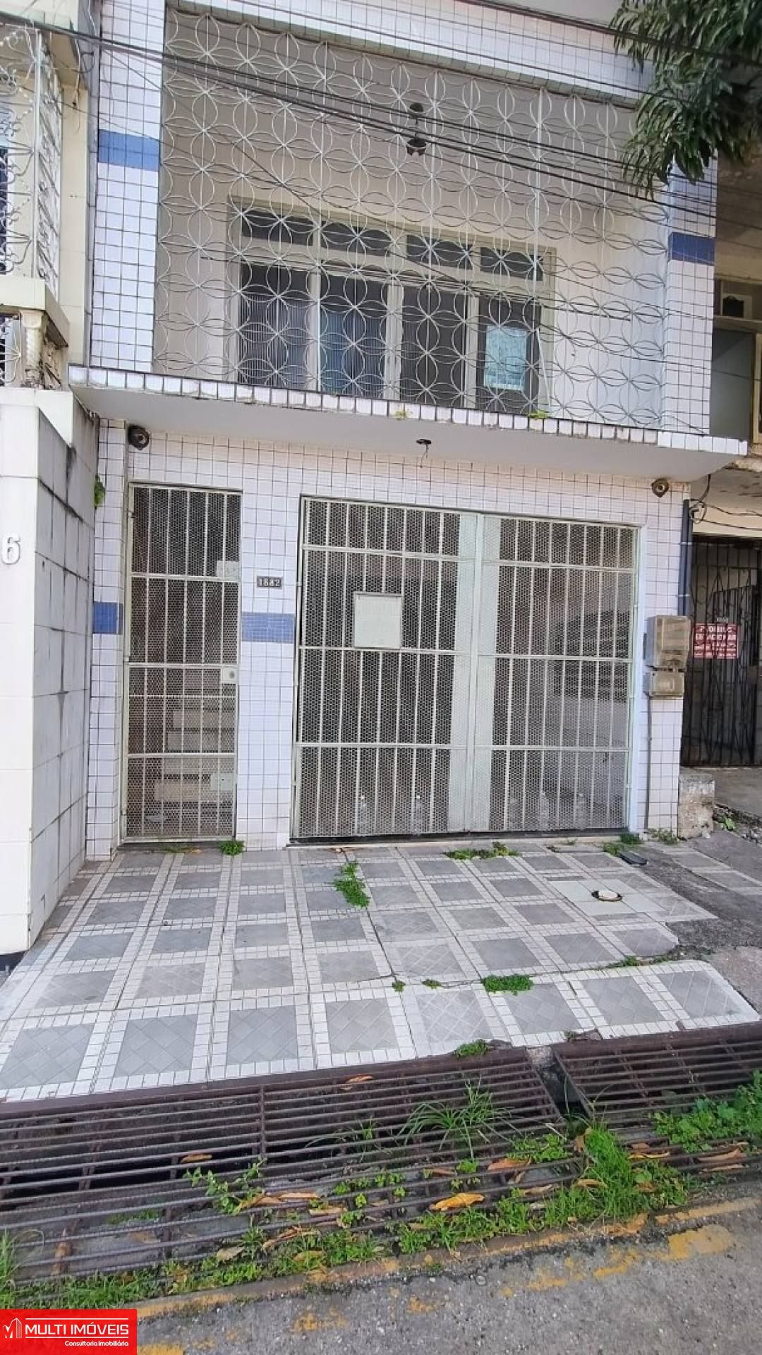 Casa com 3/4 na Tv. dos Apinagés - VENDA