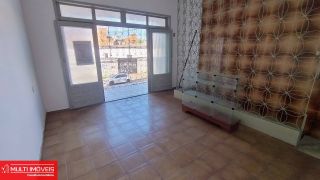 Casa com 3/4 na Tv. dos Apinagés - VENDA