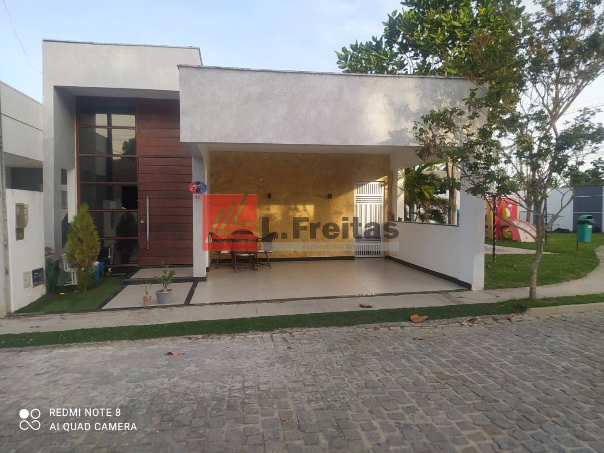 Casa em condomínio no Sim