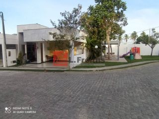 Casa em condomínio no Sim