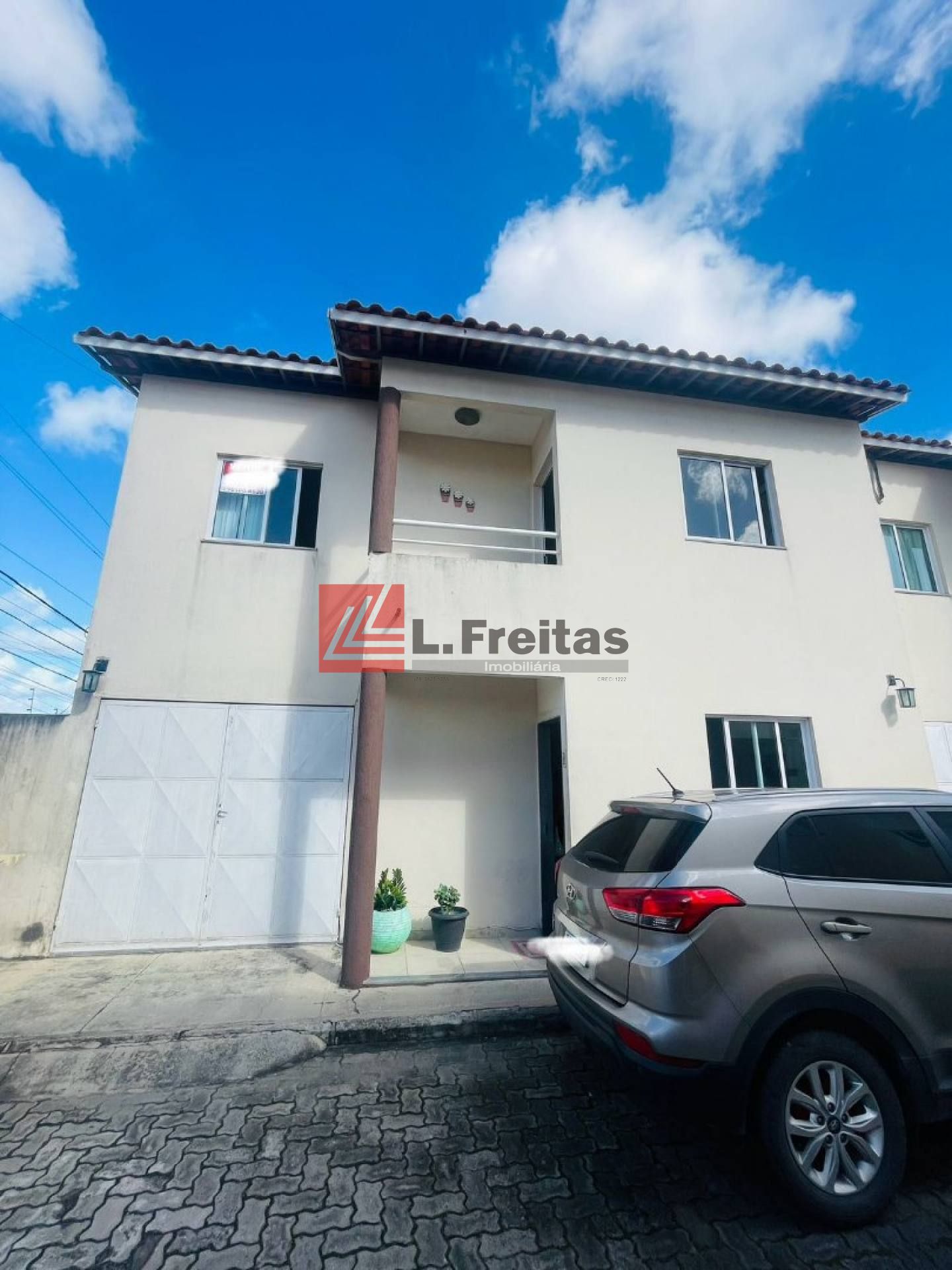 Duplex 3/4 com suíte e lavabo próximo a Avenida João Durval