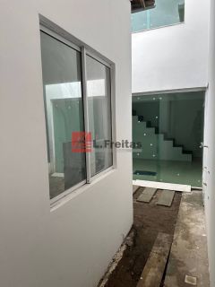 CASA BAIRRO SIM - 3 QUARTOS SENDO DUAS SUÍTES