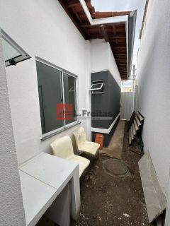 CASA BAIRRO SIM - 3 QUARTOS SENDO DUAS SUÍTES