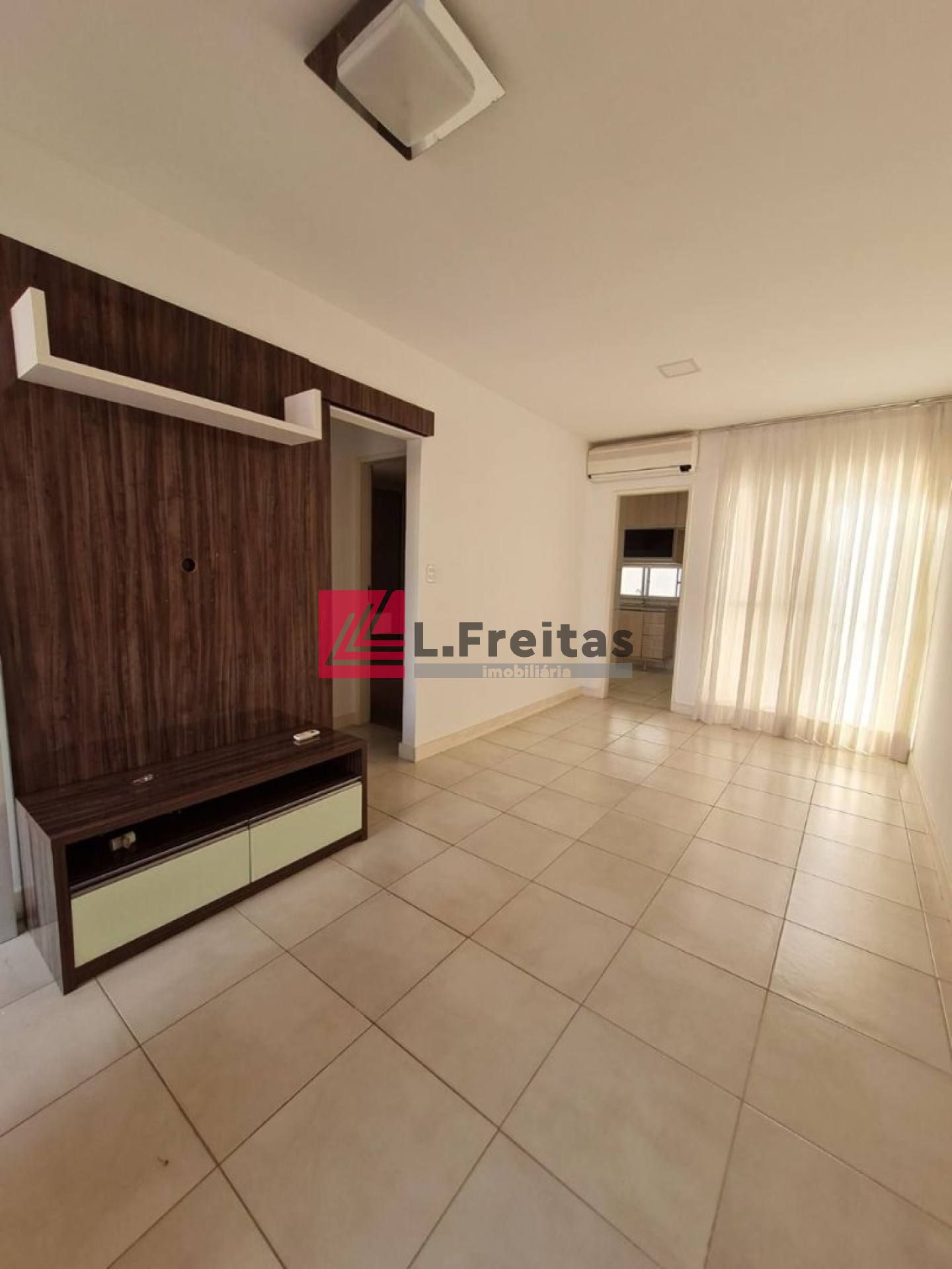 Casa semimobiliada 3 quartos sendo uma suíte - Bairro SIM