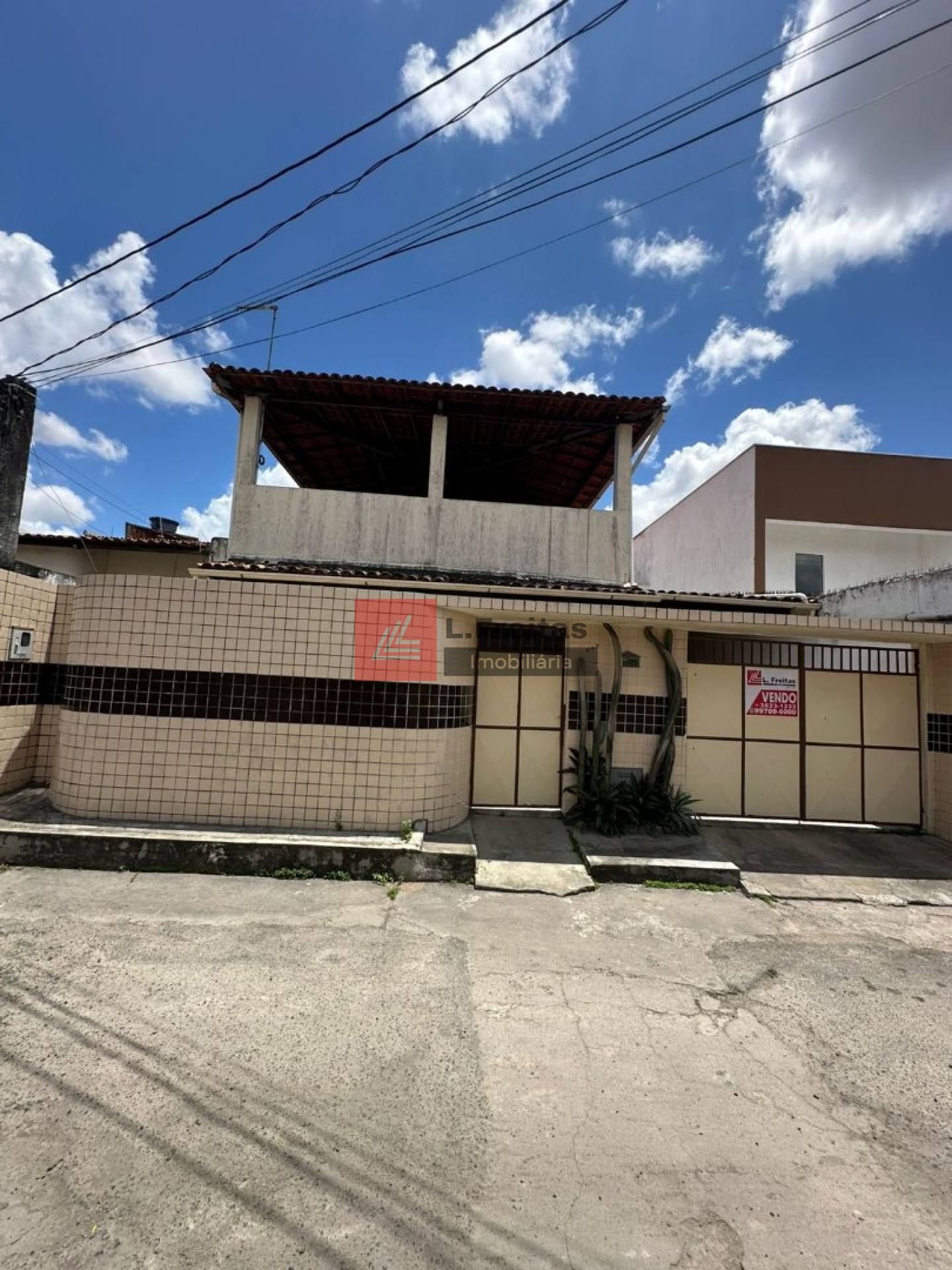 Casa Para Vender com 03 quartos 01 suítes no Bairro Feira V, próximo a Fraga Maia