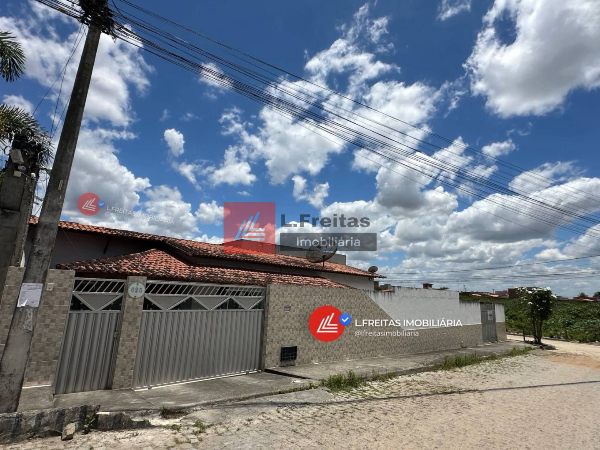 Casa Para Vender com 03 quartos 01 suítes no bairro Mangabeira em Feira De Santana