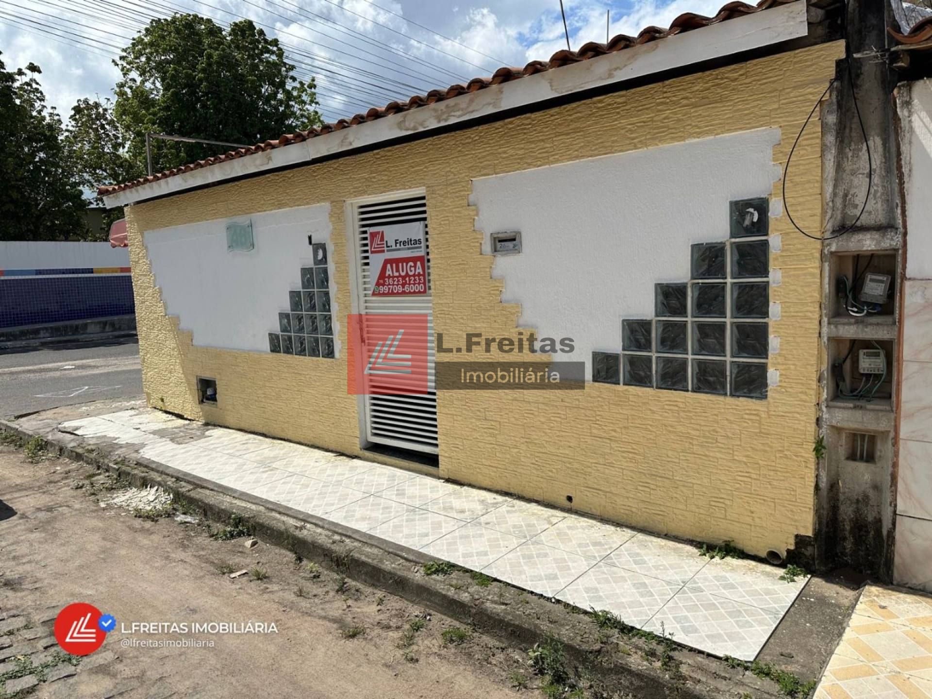 Casa Para Alugar com 02 quartos 01 suítes no bairro Feira VII em Feira De Santana