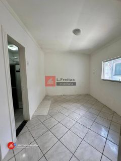 Casa Para Alugar com 02 quartos 01 suítes no bairro Feira VII em Feira De Santana