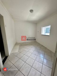 Casa Para Alugar com 02 quartos 01 suítes no bairro Feira VII em Feira De Santana