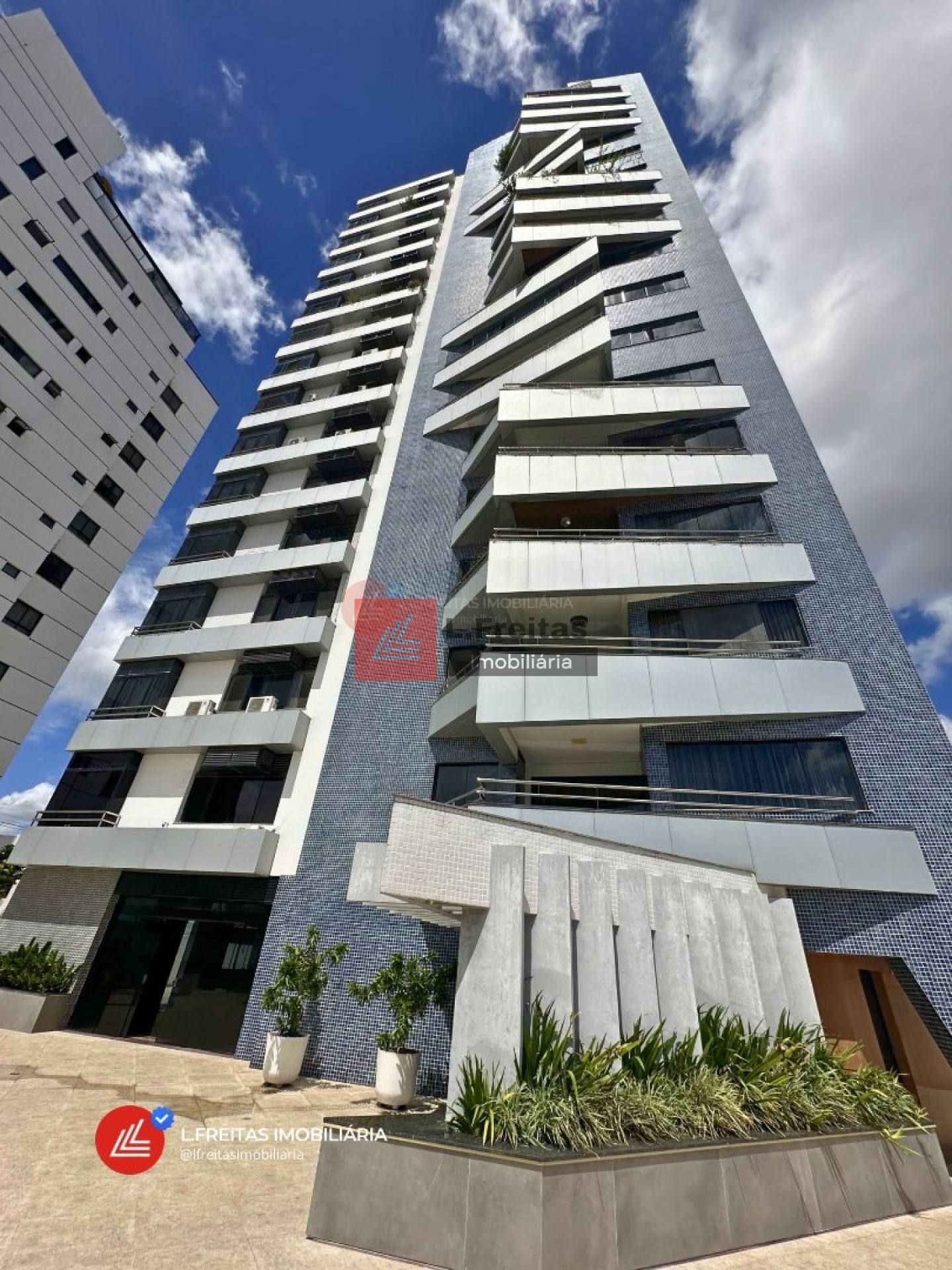 Apartamento mobiliado 4 suítes - Bairro Kalilândia