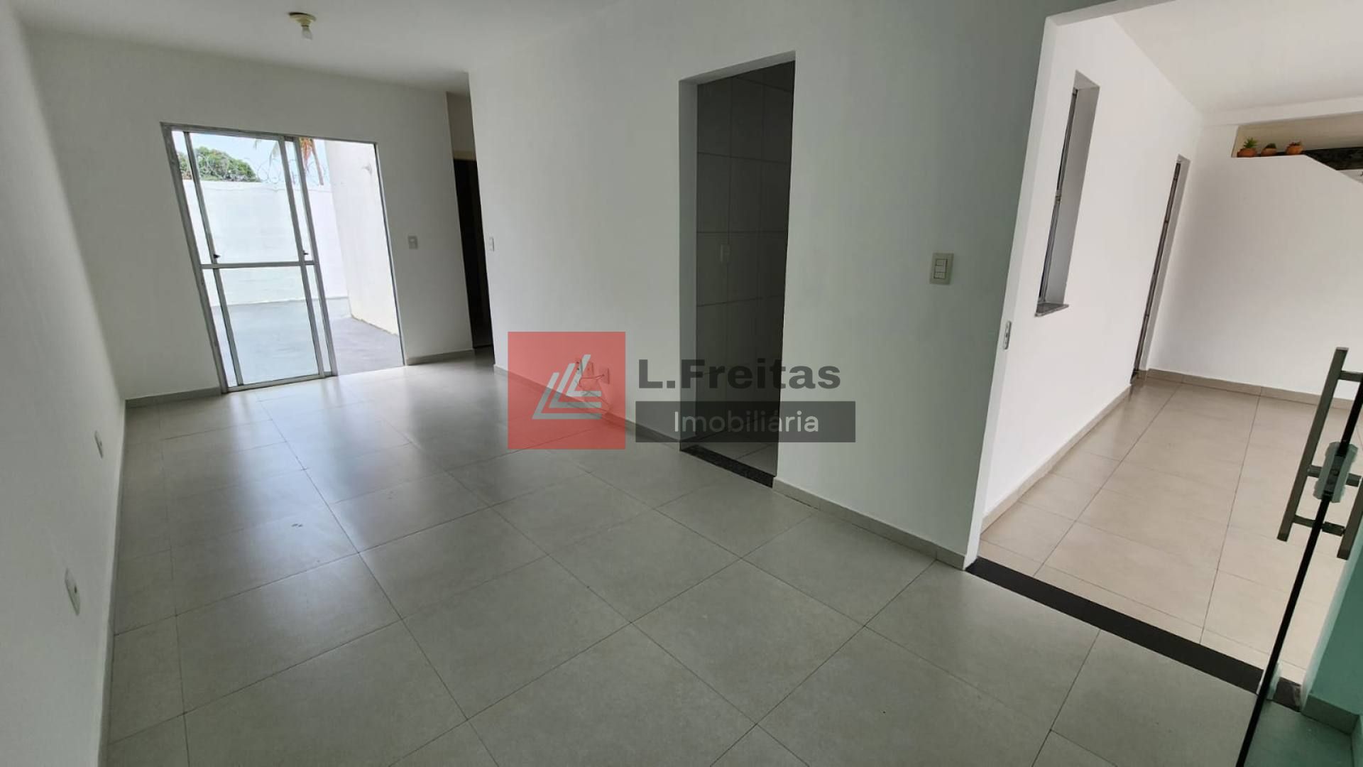 Casa em condomínio 2 quartos sendo uma suíte - Artemia Pires
