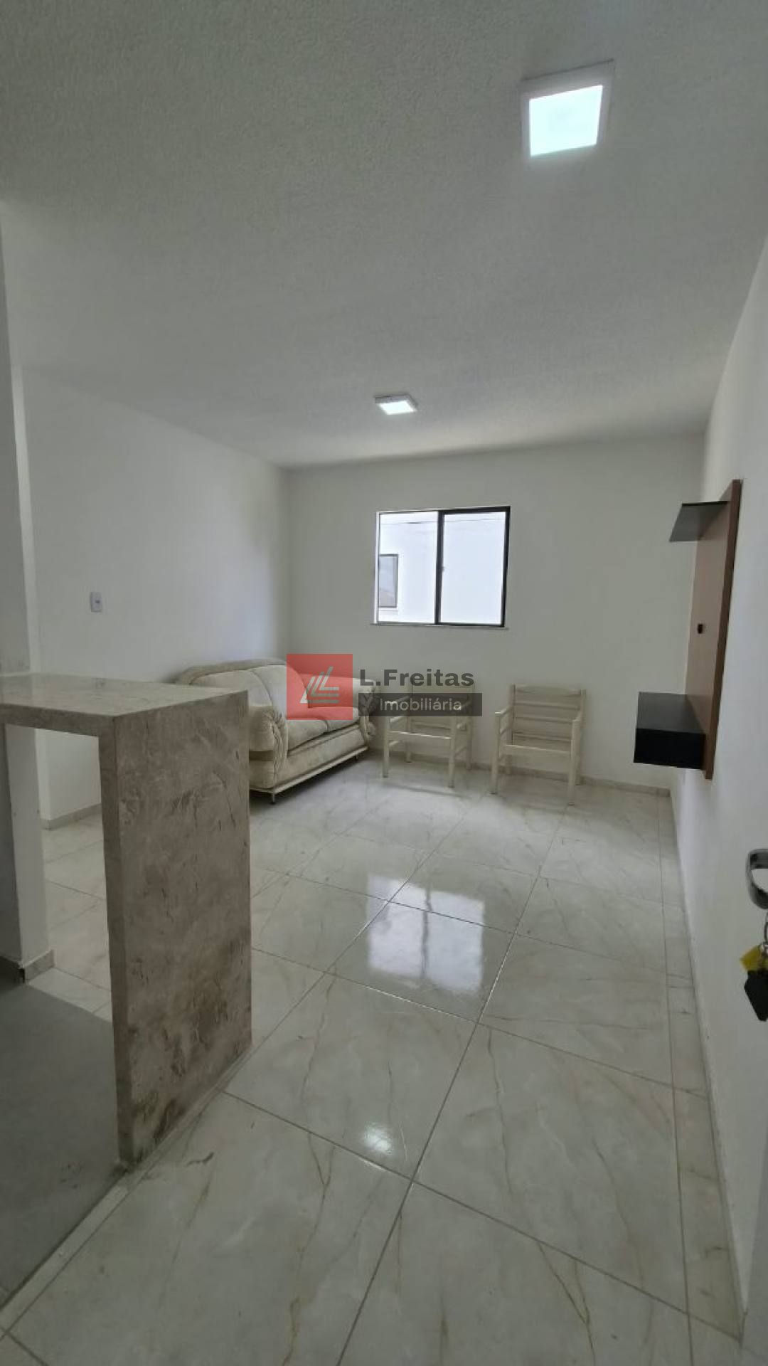 Apartamento semimobiliado para alugar no Bairro SIM