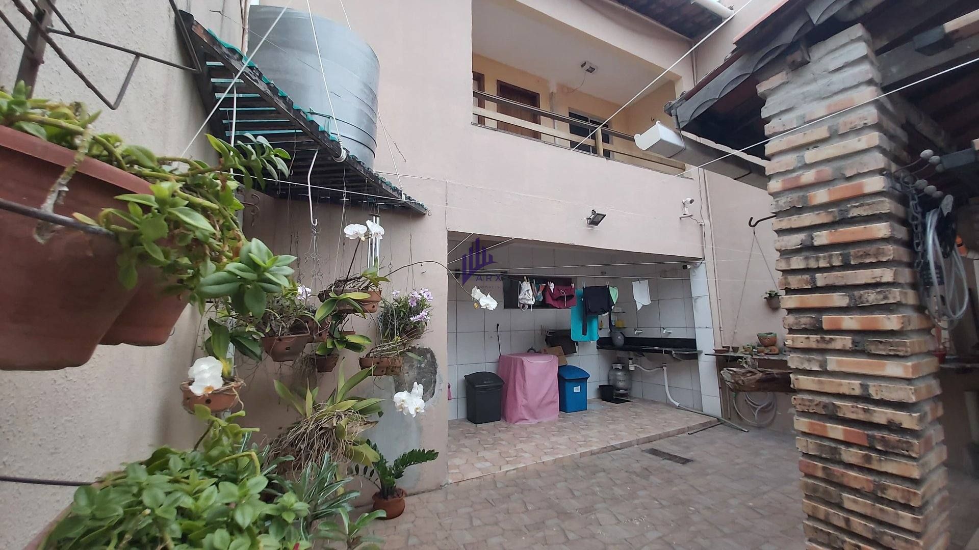 CASA SOLTA NA CIDADE DOS FUNCIONÁRIOS
